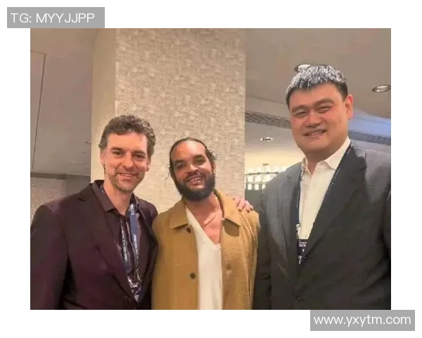 姚明携手可爱宝贝共舞展现亲子时光的欢乐与温馨