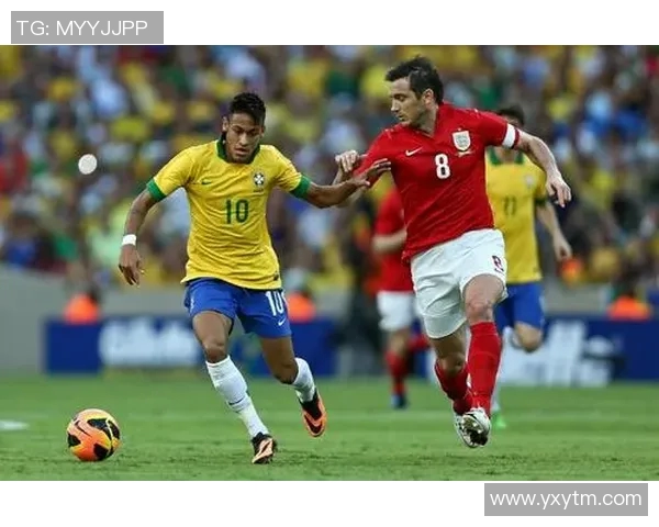 足球明星潮流照片展现球场外的时尚魅力与个性风采